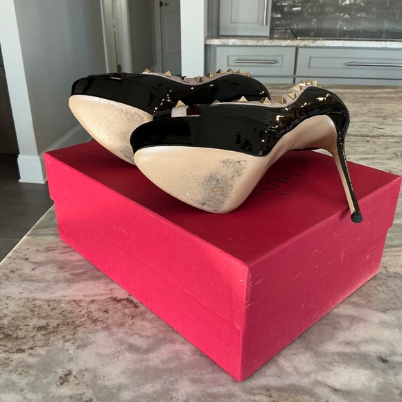 VALENTINO Size 7 Ivory ROCKSTUD Peep Toe Heels Pumps Shoes  Valentino Rockstud Open toe Heels